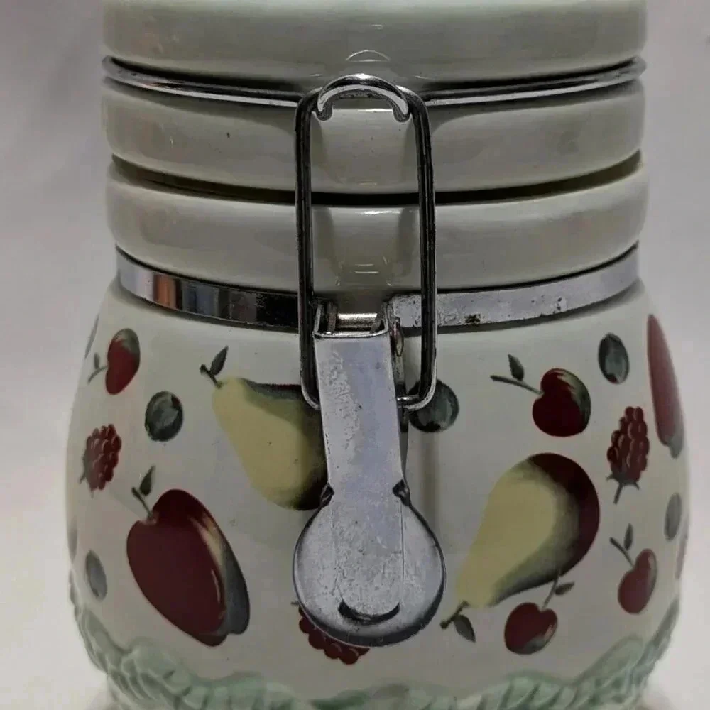 Vintage LTD Commodities Ceramic Canister Cream Color &‎ Fruit Design